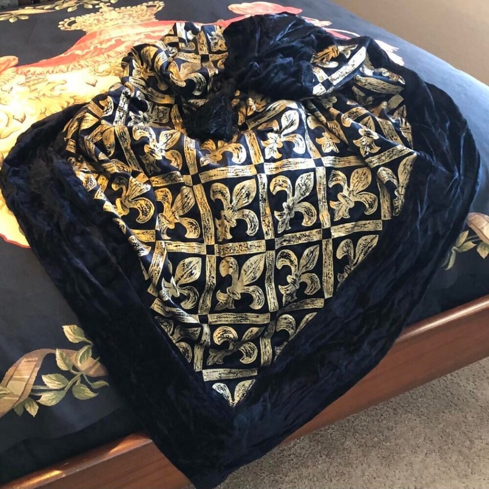 NWT ALEXANDRA'S ACCENTS Baroque Throw Black Velour Gold Fleur-de-lis 60” Square